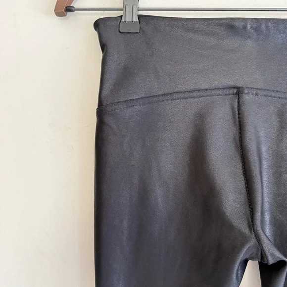Spanx Faux Leather Black High Rise Black Legging Women's Small - Picture 7 of 15